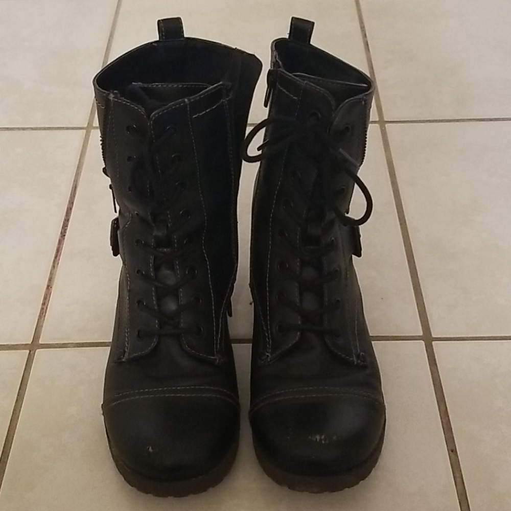 Guess black boots size 9 1/2 Women's